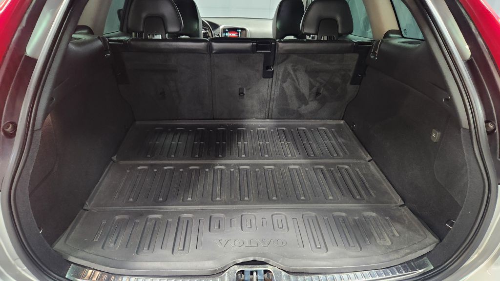 2017 Volvo XC60 Image 7