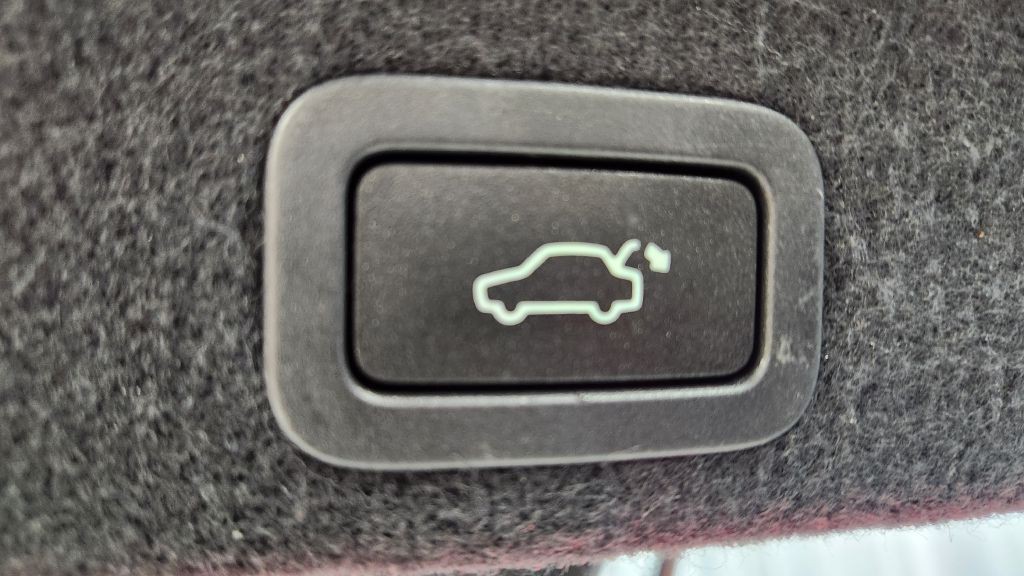 2017 Volvo XC60 Image 8