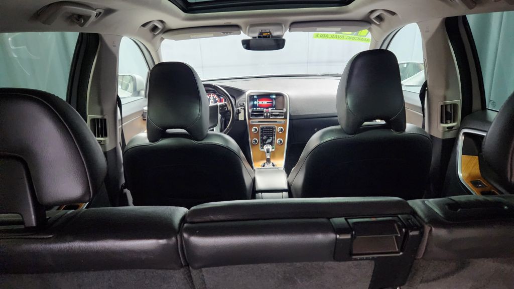 2017 Volvo XC60 Image 9