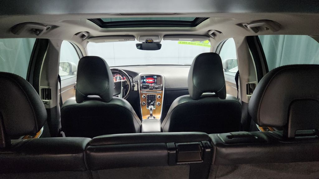 2017 Volvo XC60 Image 12