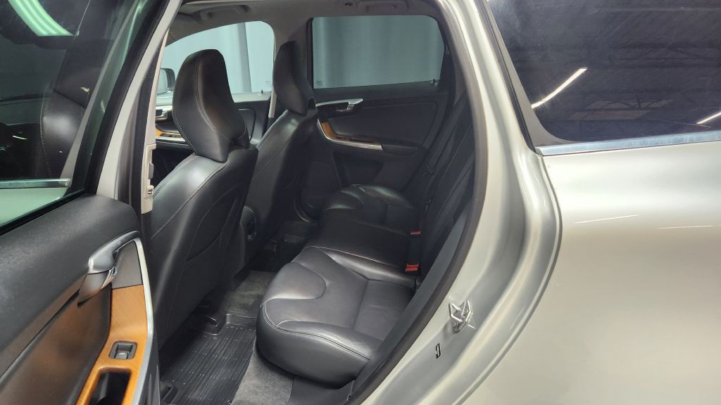 2017 Volvo XC60 Image 15