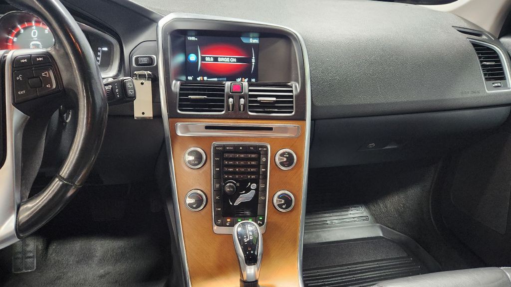 2017 Volvo XC60 Image 19