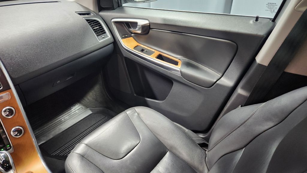 2017 Volvo XC60 Image 20