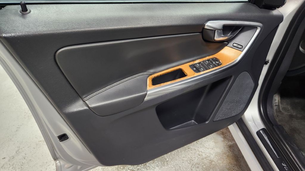 2017 Volvo XC60 Image 23