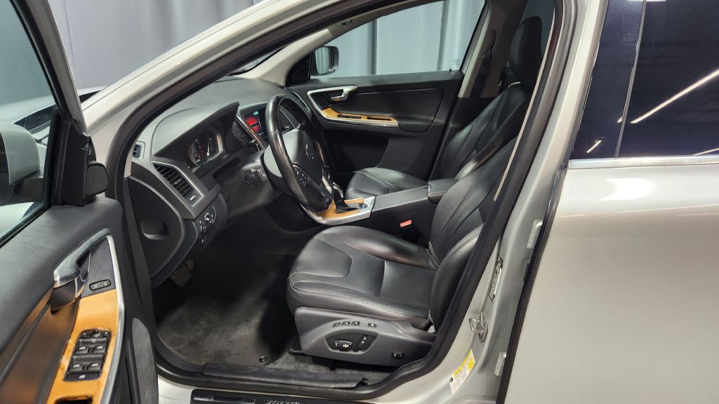 2017 Volvo XC60 Image 24