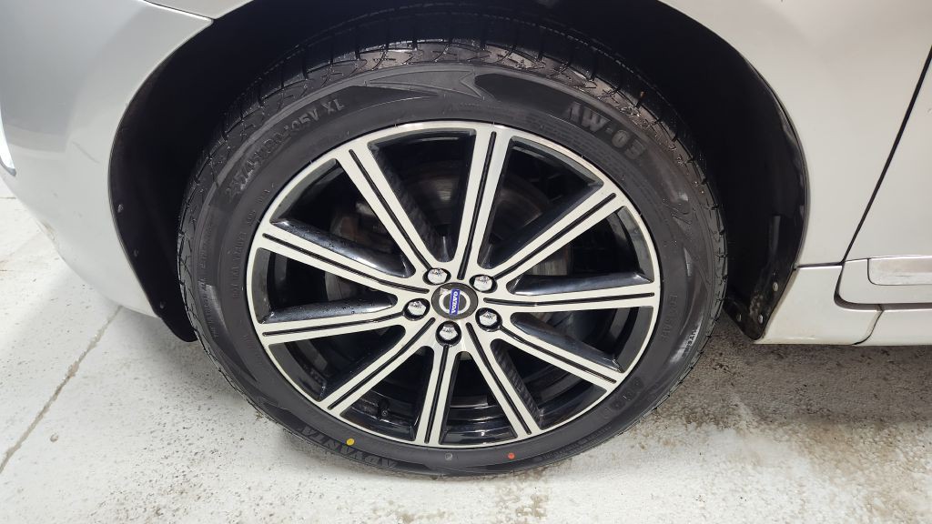 2017 Volvo XC60 Image 29