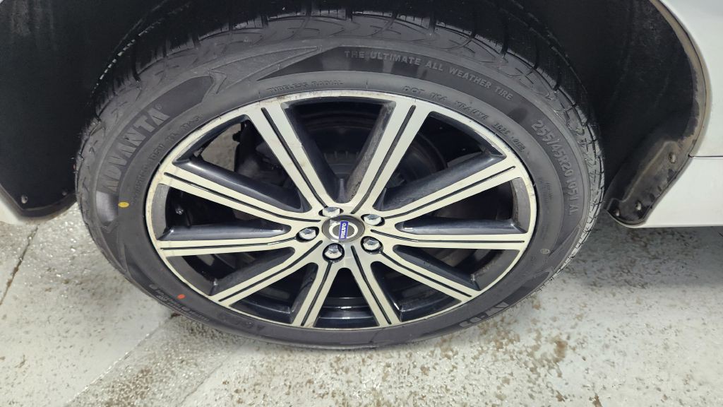 2017 Volvo XC60 Image 31