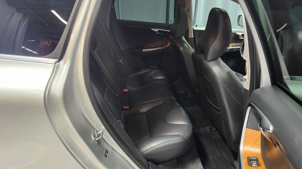 2017 Volvo XC60 Image 42