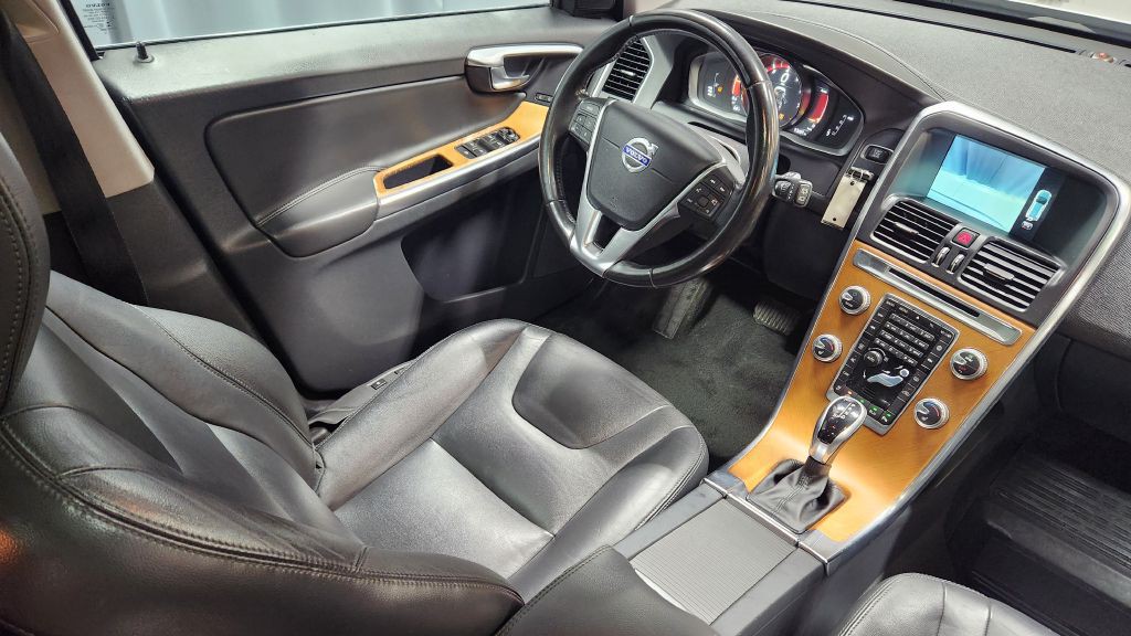 2017 Volvo XC60 Image 44