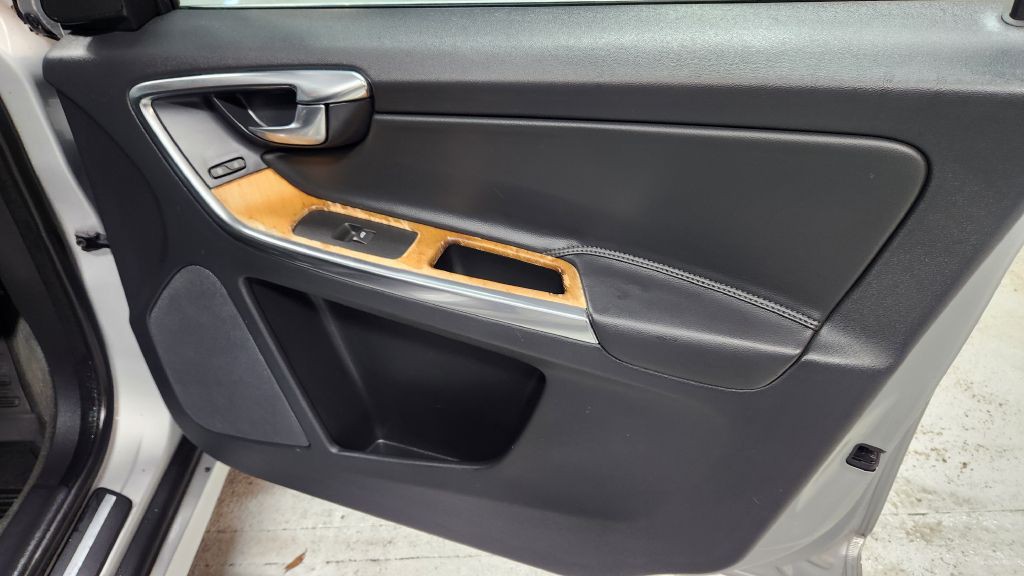 2017 Volvo XC60 Image 45