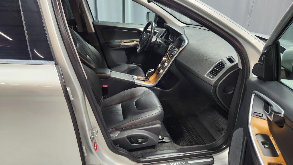 2017 Volvo XC60 Image 46