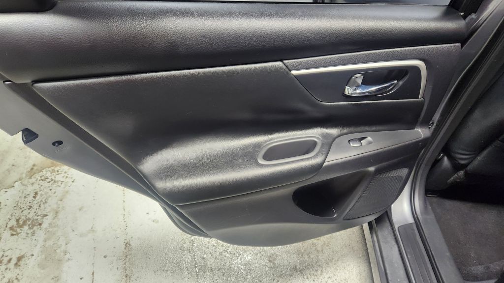 2018 Nissan Altima Image 9