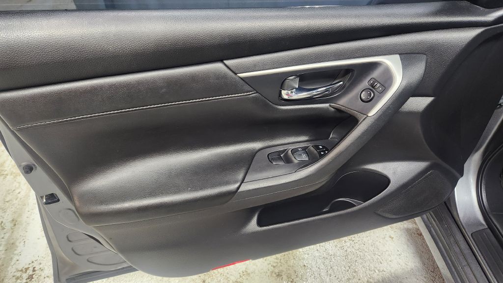 2018 Nissan Altima Image 16
