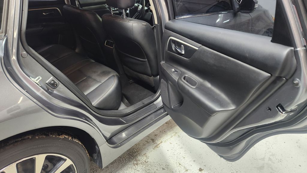 2018 Nissan Altima Image 37