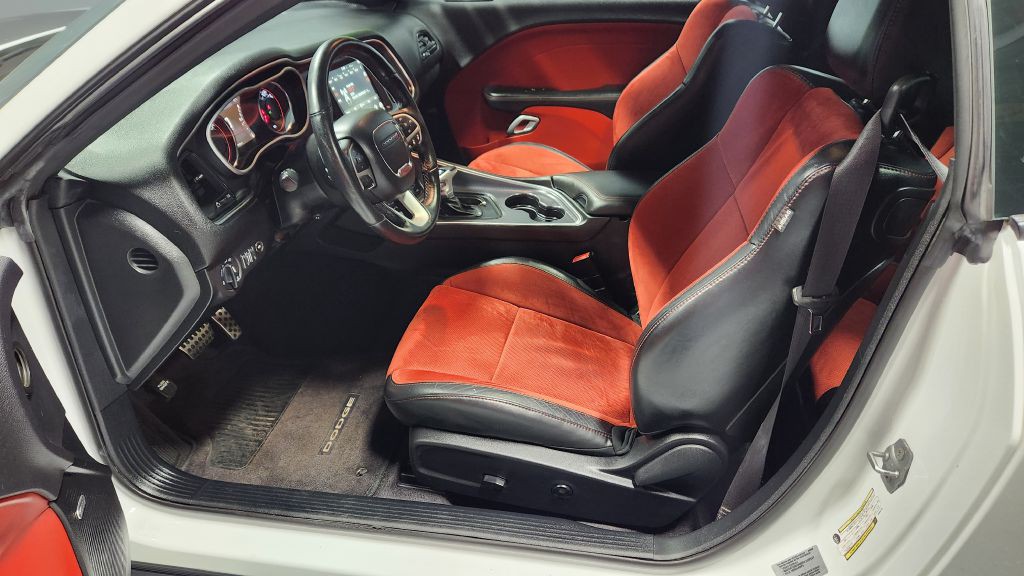 2017 Dodge Challenger Image 12