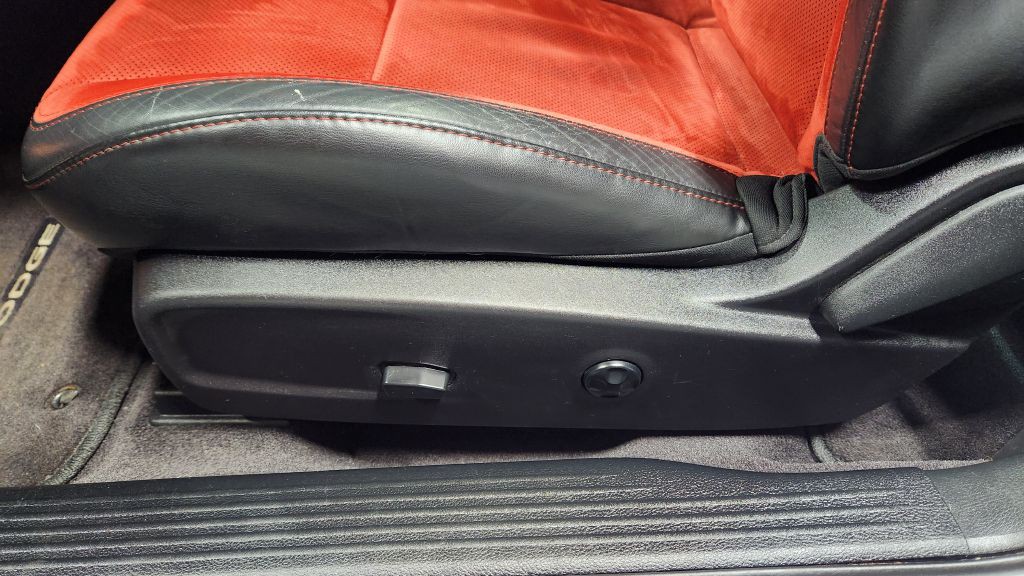 2017 Dodge Challenger Image 15