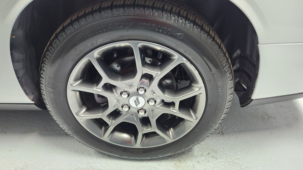 2017 Dodge Challenger Image 31