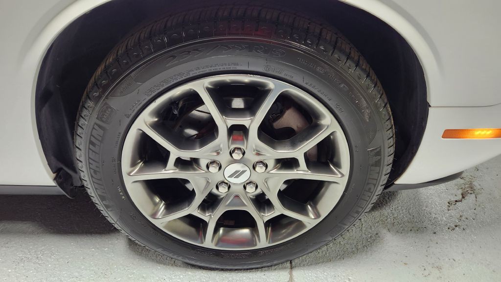 2017 Dodge Challenger Image 34