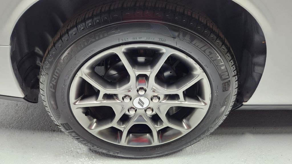 2017 Dodge Challenger Image 35