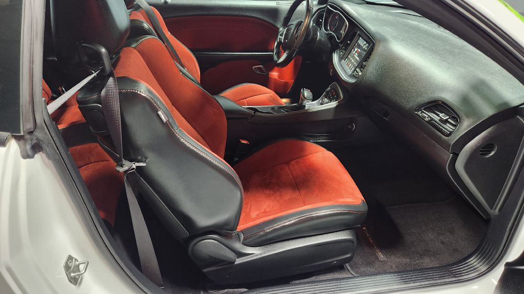 2017 Dodge Challenger Image 37