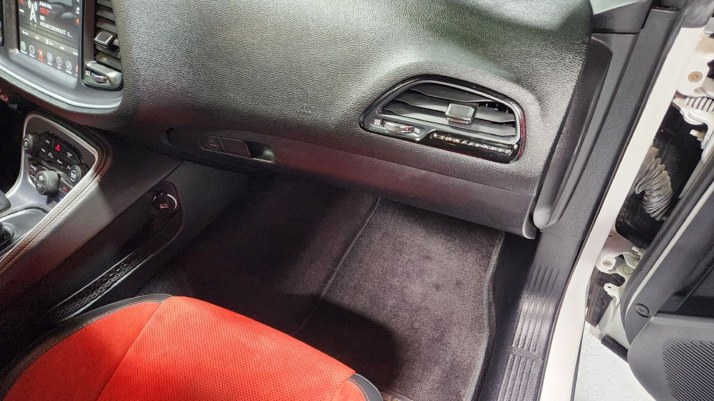 2017 Dodge Challenger Image 39