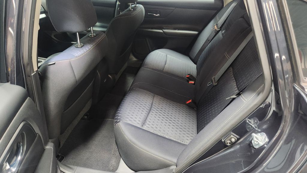 2017 Nissan Altima Image 9