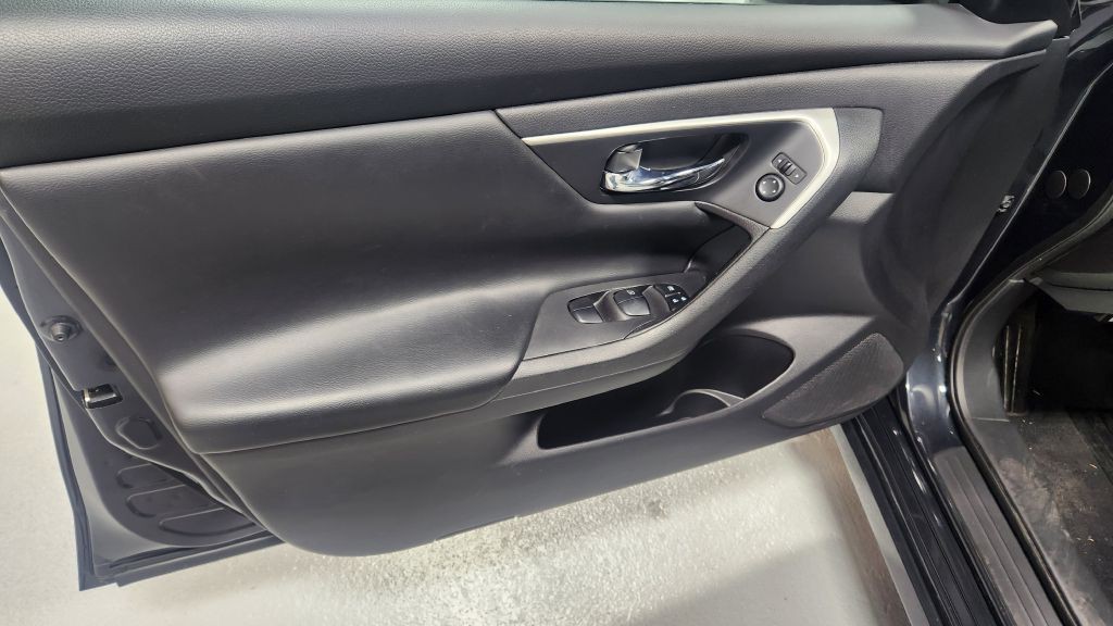 2017 Nissan Altima Image 15