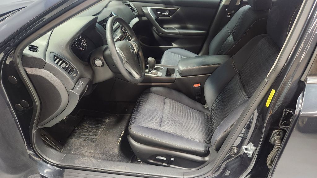 2017 Nissan Altima Image 16