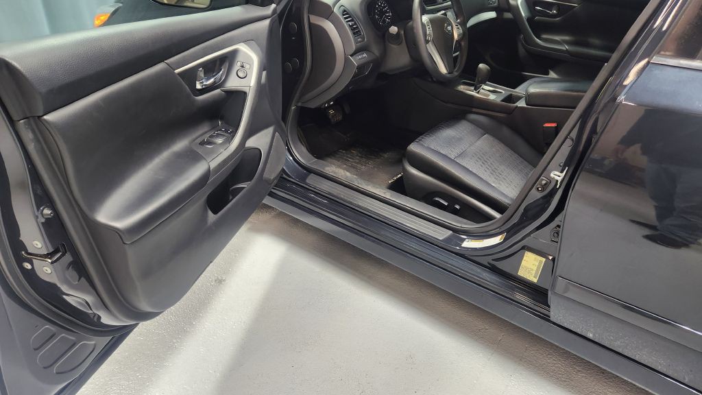 2017 Nissan Altima Image 17