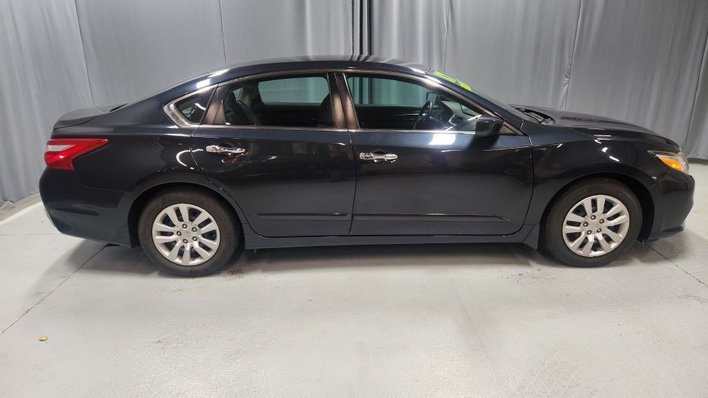 2017 Nissan Altima Image 28