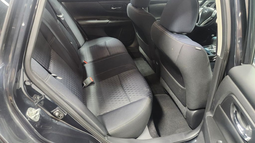 2017 Nissan Altima Image 35