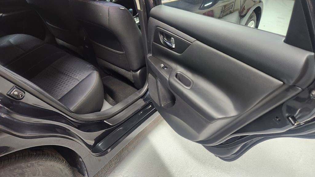 2017 Nissan Altima Image 36