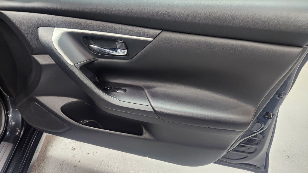 2017 Nissan Altima Image 38