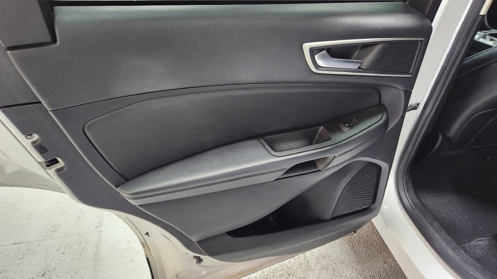2022 Ford Edge Image 10