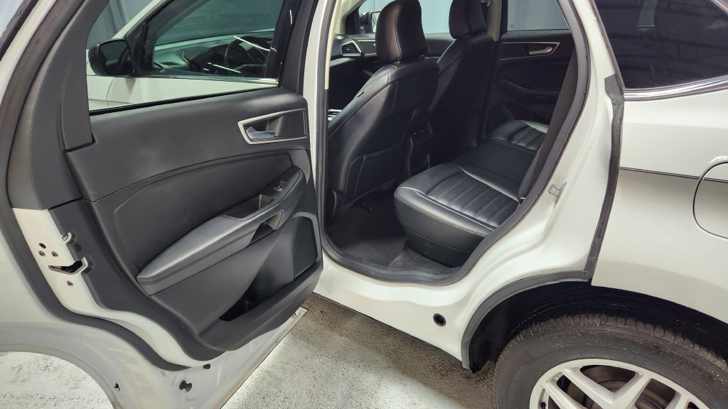 2022 Ford Edge Image 12
