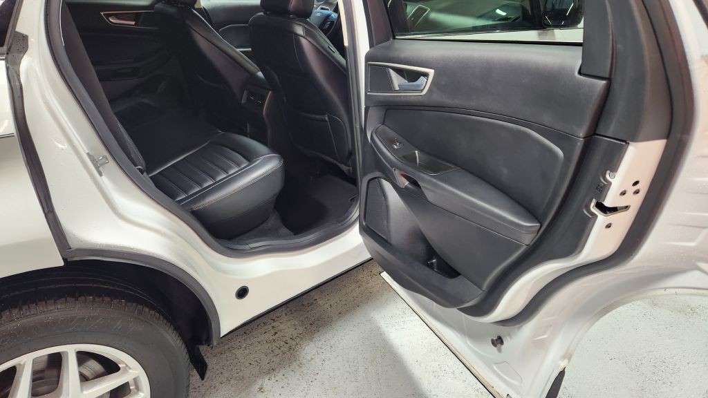 2022 Ford Edge Image 41