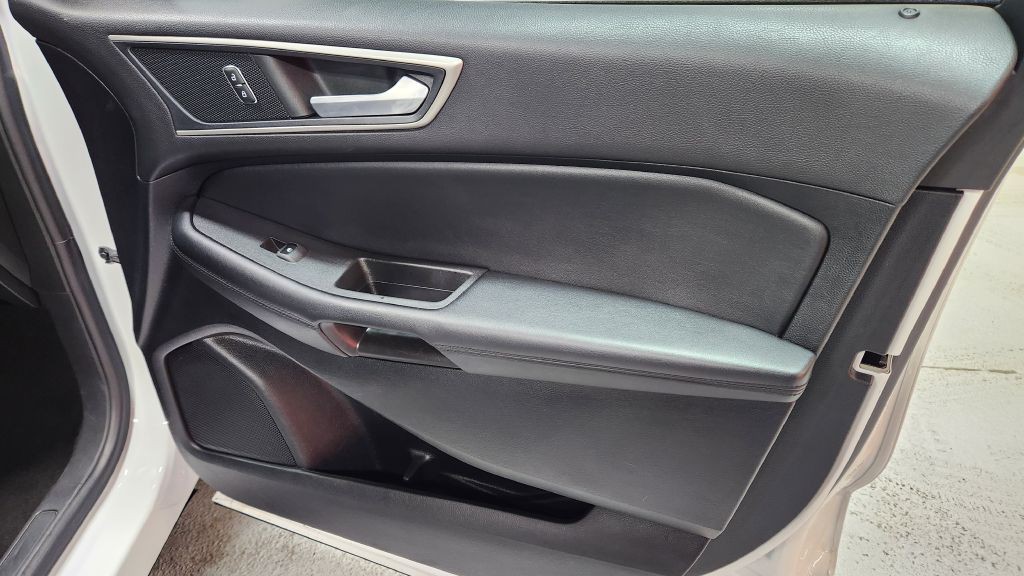 2022 Ford Edge Image 43