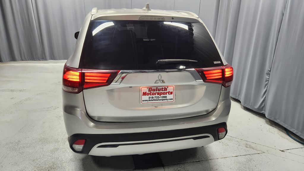 2020 Mitsubishi Outlander Image 4