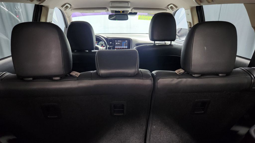 2020 Mitsubishi Outlander Image 6