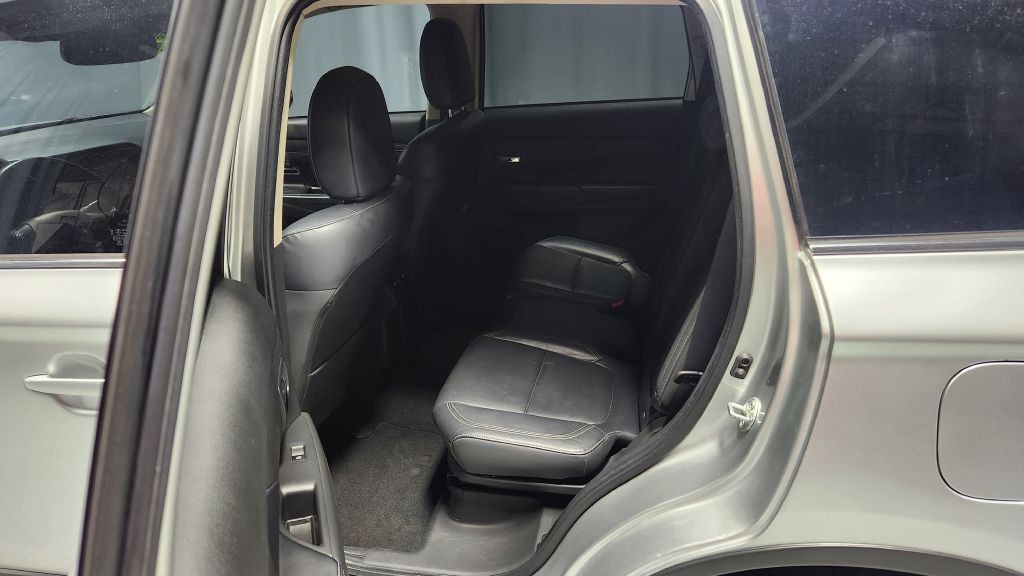 2020 Mitsubishi Outlander Image 8