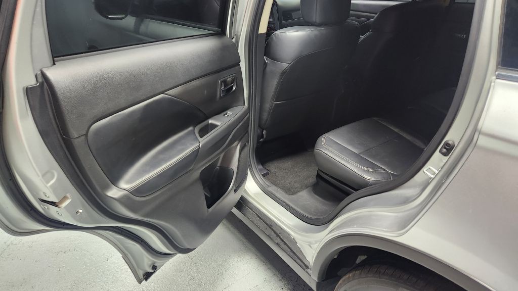 2020 Mitsubishi Outlander Image 9