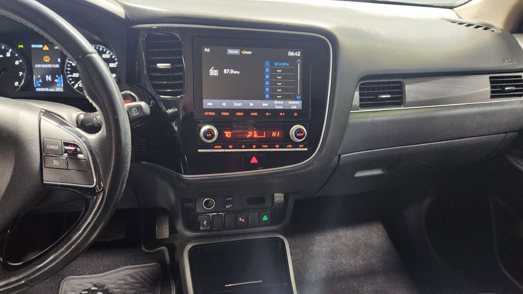 2020 Mitsubishi Outlander Image 12