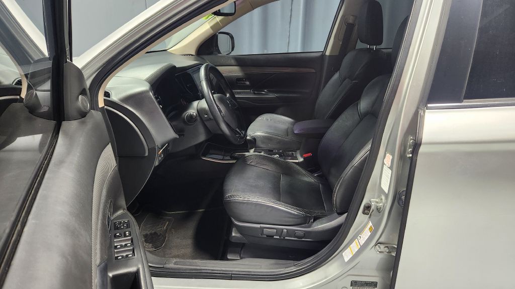 2020 Mitsubishi Outlander Image 15