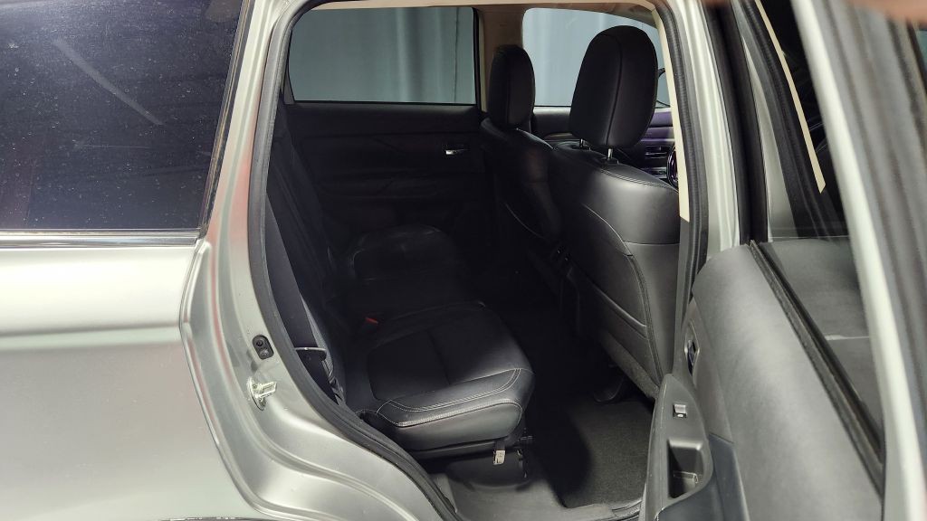 2020 Mitsubishi Outlander Image 33