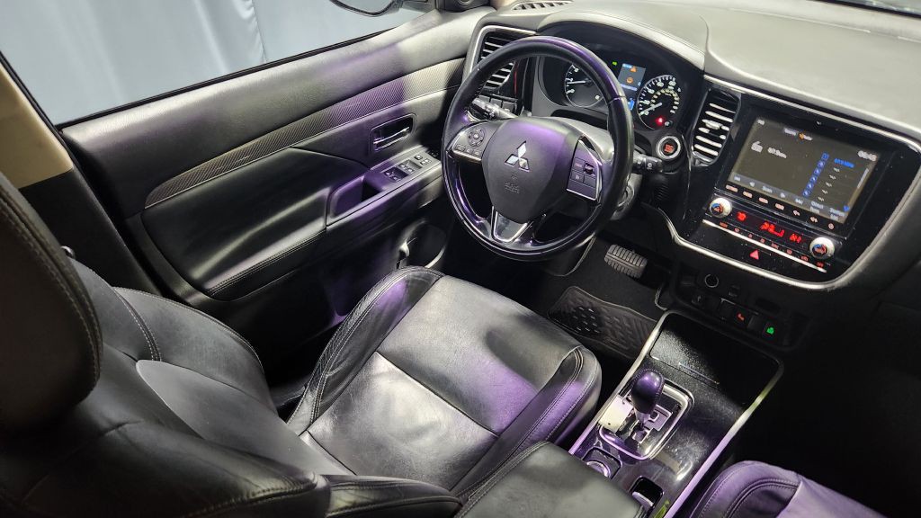 2020 Mitsubishi Outlander Image 35