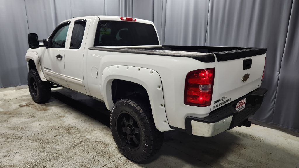 2011 Chevrolet Silverado 1500 Image 3