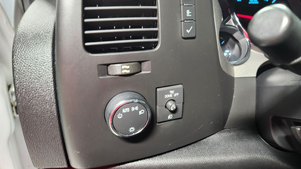 2011 Chevrolet Silverado 1500 Image 24