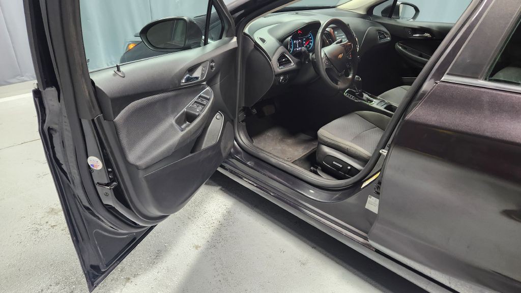 2017 Chevrolet Cruze Image 17