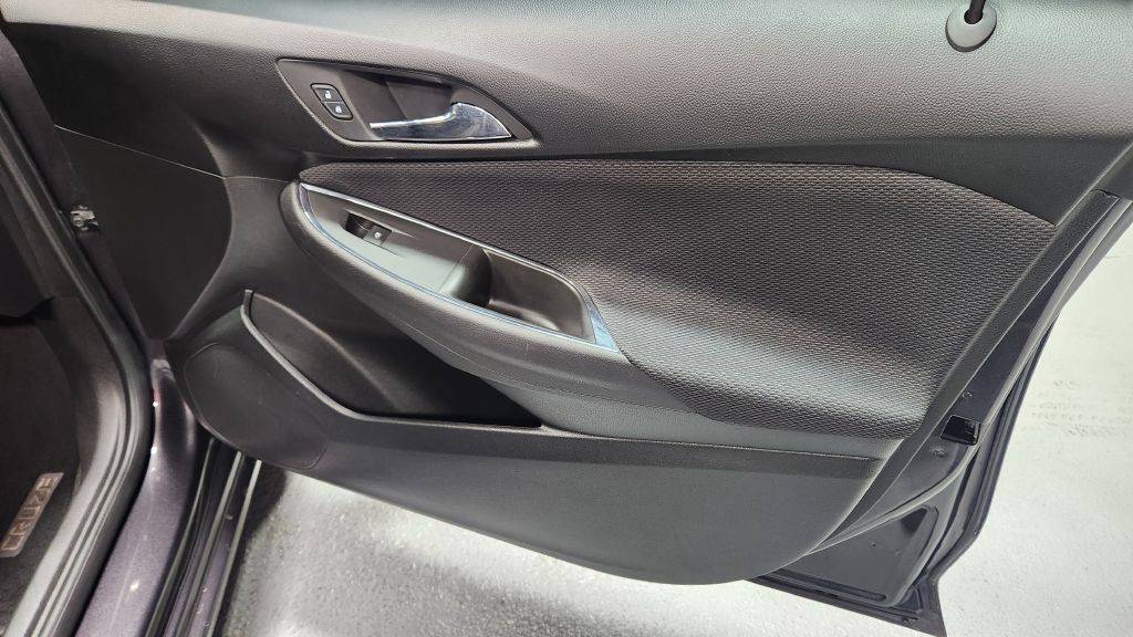 2017 Chevrolet Cruze Image 39