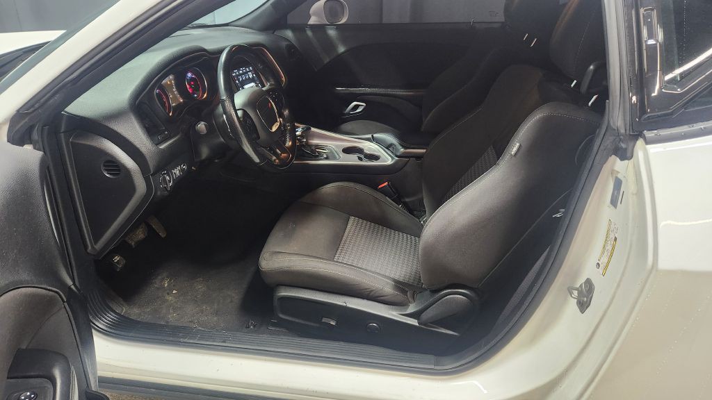 2022 Dodge Challenger Image 9